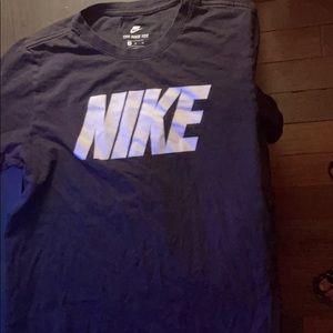 Medium Nike tee